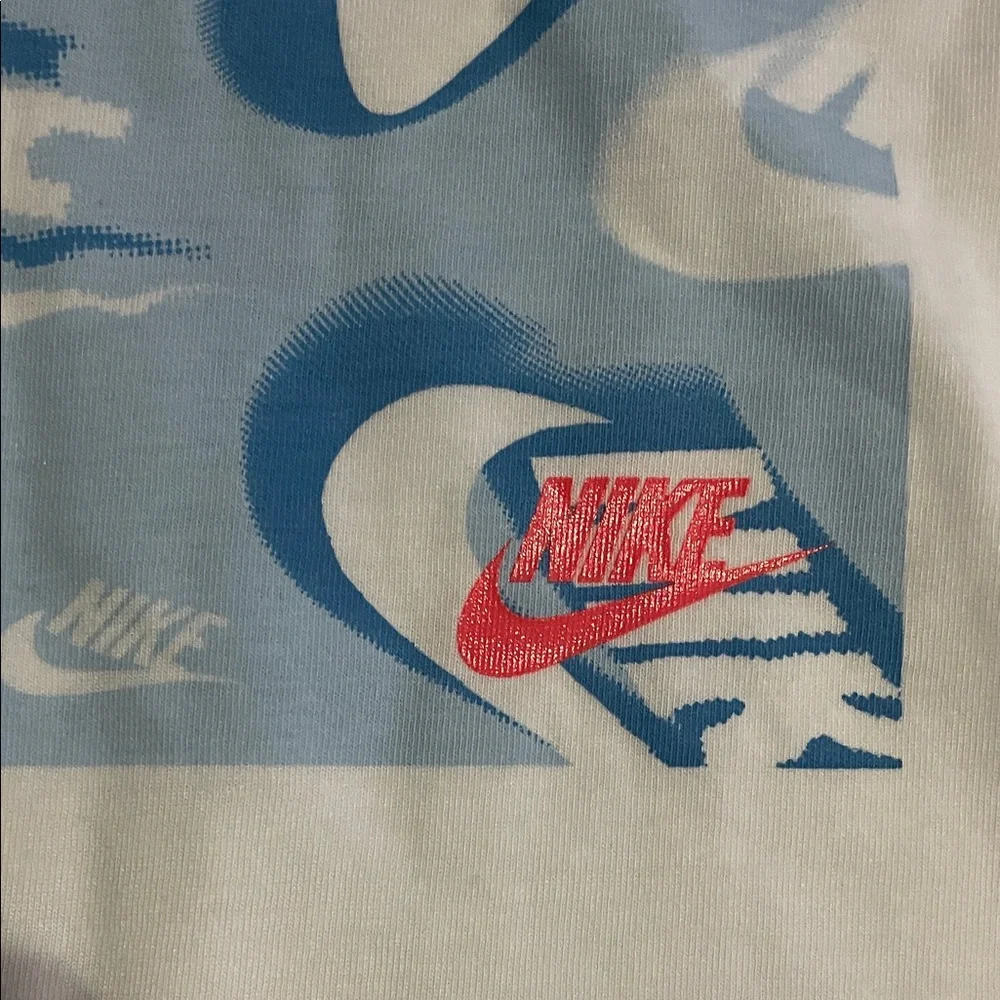 NEW! NIKE 2-PIECE T-SHIRT AND NIKE LOGO SHORTS SET. SIZE 5. BOYS. - Picture 8 of 10
